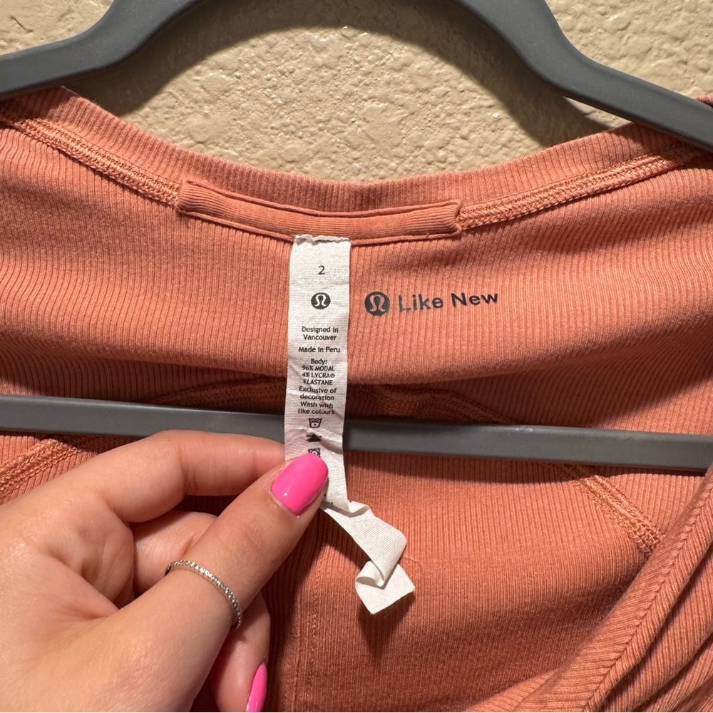 Lululemon size 2 LA Twist Front Crop Top - Picture 4 of 6